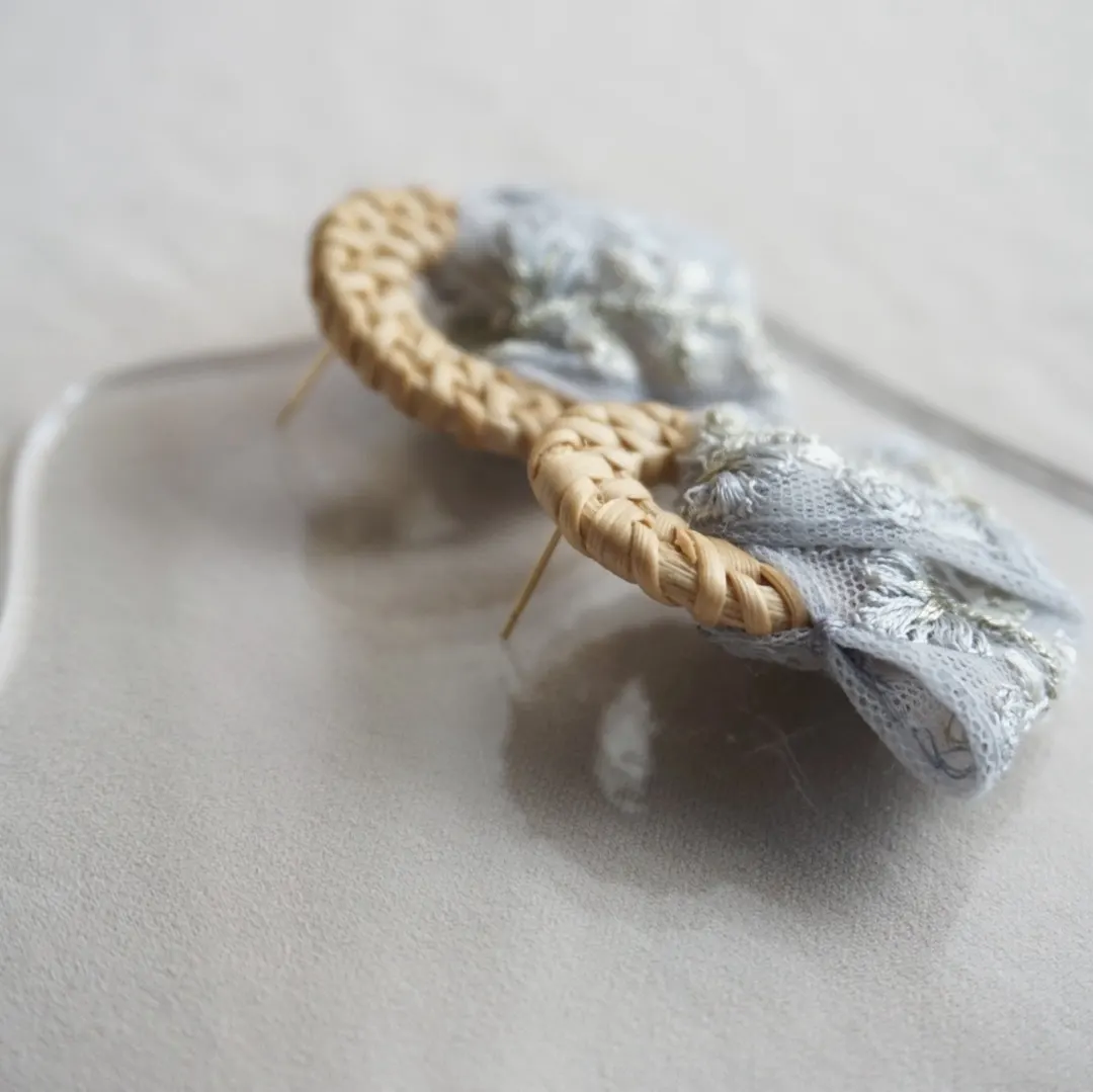 夏のおでかけ インド刺繍リボン（水色＋）×ラタン 大ぶり — 6枚目