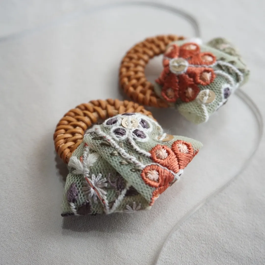 夏のおでかけ インド刺繍リボン （ミントグリーン） × ラタン 大ぶり — 7枚目