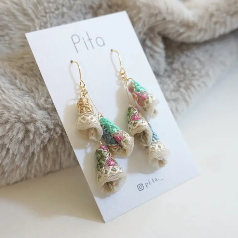 ナチュラルな装い インド刺繍リボン タッセル × カラフル
