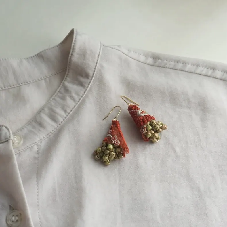 インド刺繍リボン（ボルドー） × つぶつぶビーズ オリーブグリーン — 3枚目