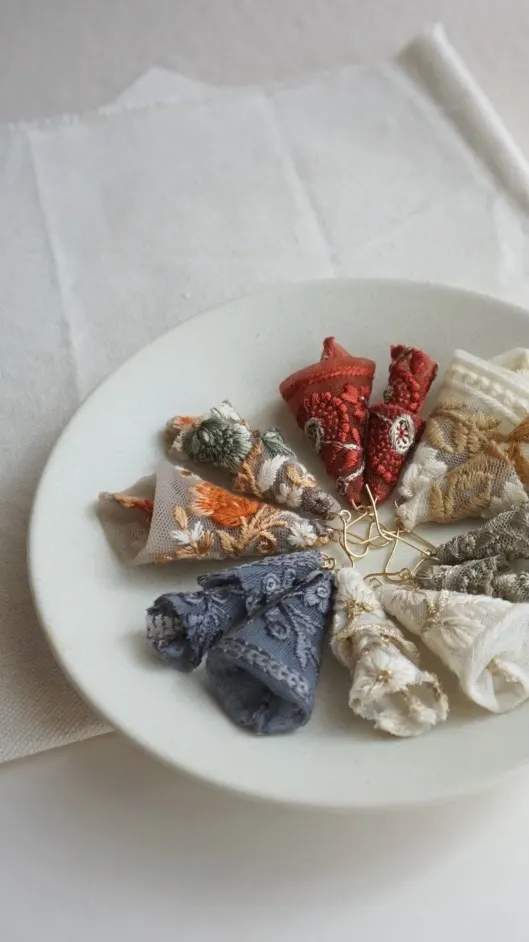 アシメトリー インド刺繍リボン× ボルドー 大ぶり — 8枚目