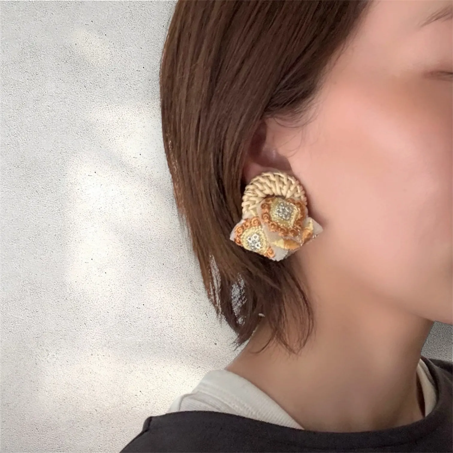 夏のおでかけ インド刺繍リボン （ひまわり） × ラタン 大ぶり — 2枚目