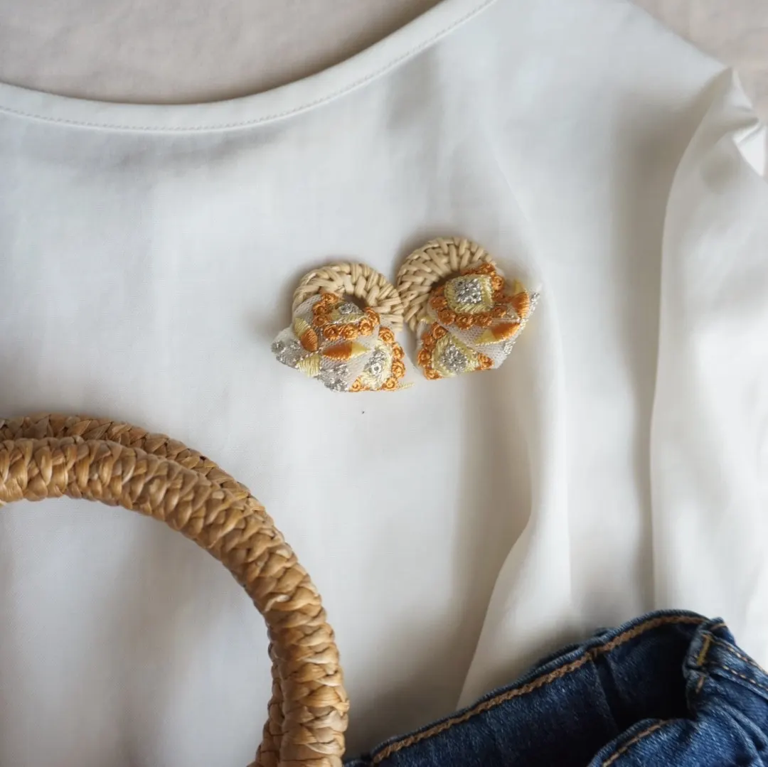 夏のおでかけ インド刺繍リボン （ひまわり） × ラタン 大ぶり — 4枚目