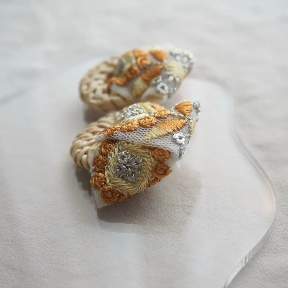 夏のおでかけ インド刺繍リボン （ひまわり） × ラタン 大ぶり — 6枚目
