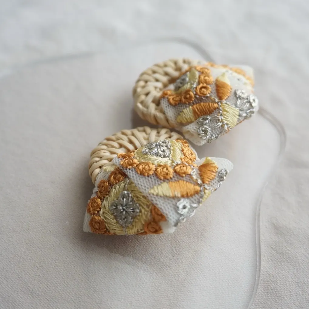 夏のおでかけ インド刺繍リボン （ひまわり） × ラタン 大ぶり — 7枚目