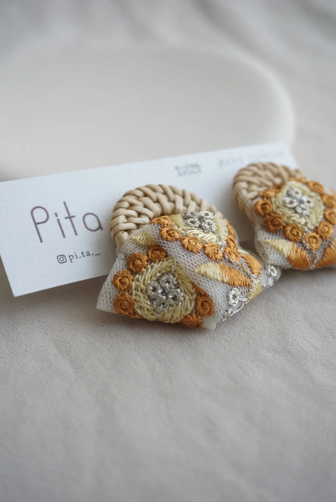 夏のおでかけ インド刺繍リボン （ひまわり） × ラタン 大ぶり — 8枚目