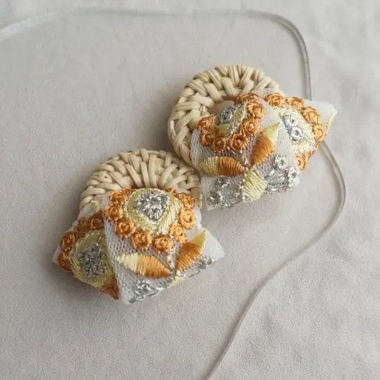 夏のおでかけ インド刺繍リボン （ひまわり） × ラタン 大ぶり