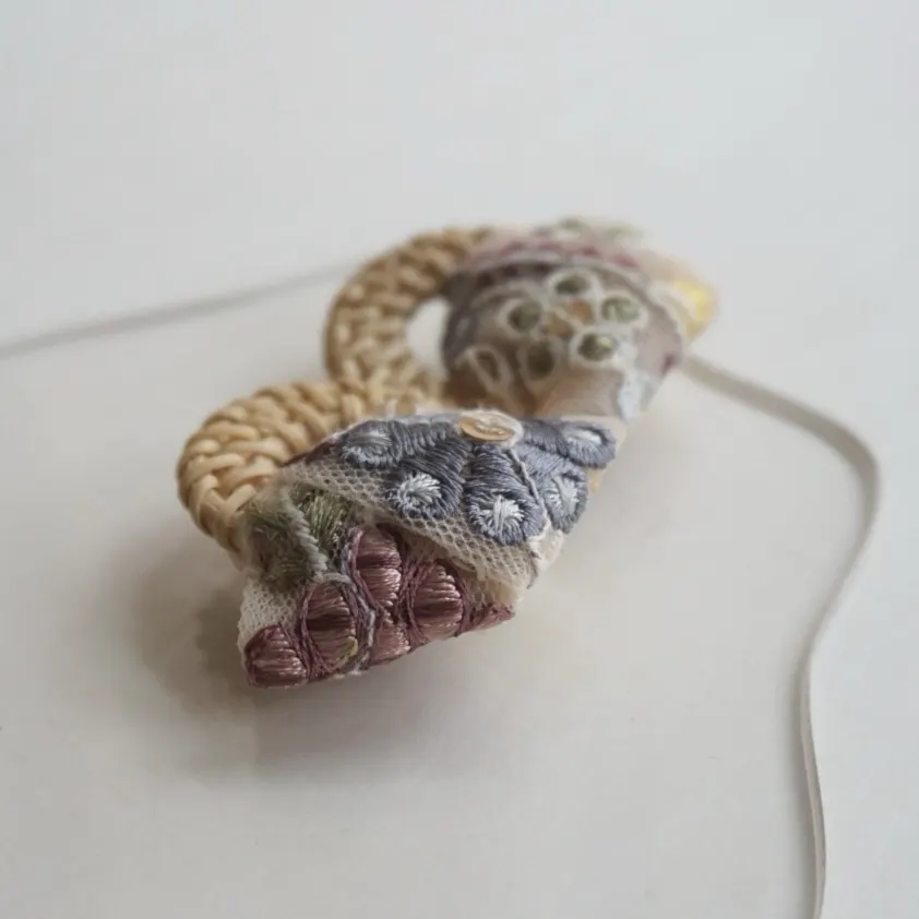 夏のおでかけ インド刺繍リボン （くすみカラー） × ラタン 大ぶり — 6枚目