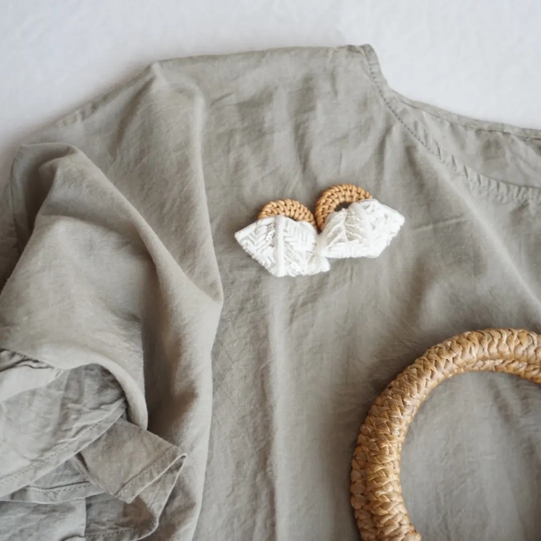 夏のおでかけ インド刺繍リボン （ホワイト） × ラタン 大ぶり — 9枚目