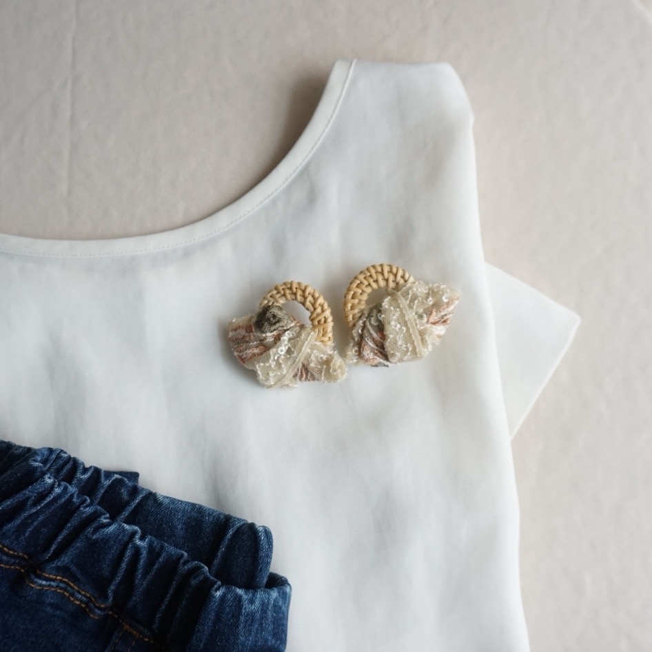 夏のおでかけ インド刺繍リボン（白緑）×ラタン 大ぶり — 4枚目