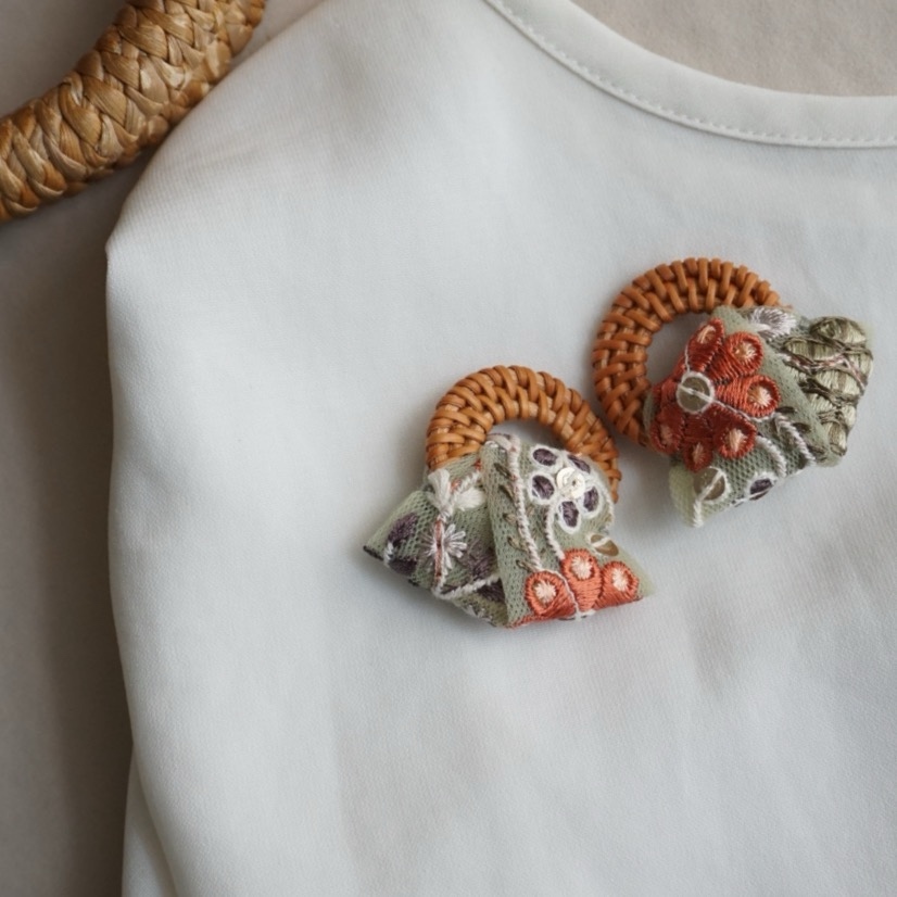 夏のおでかけ インド刺繍リボン （ミントグリーン） × ラタン 大ぶり — 5枚目