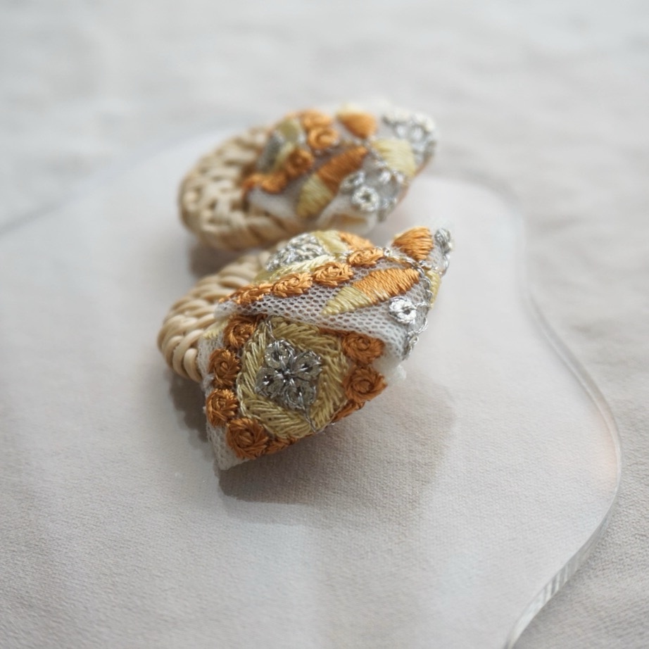 夏のおでかけ インド刺繍リボン （ひまわり） × ラタン 大ぶり — 6枚目
