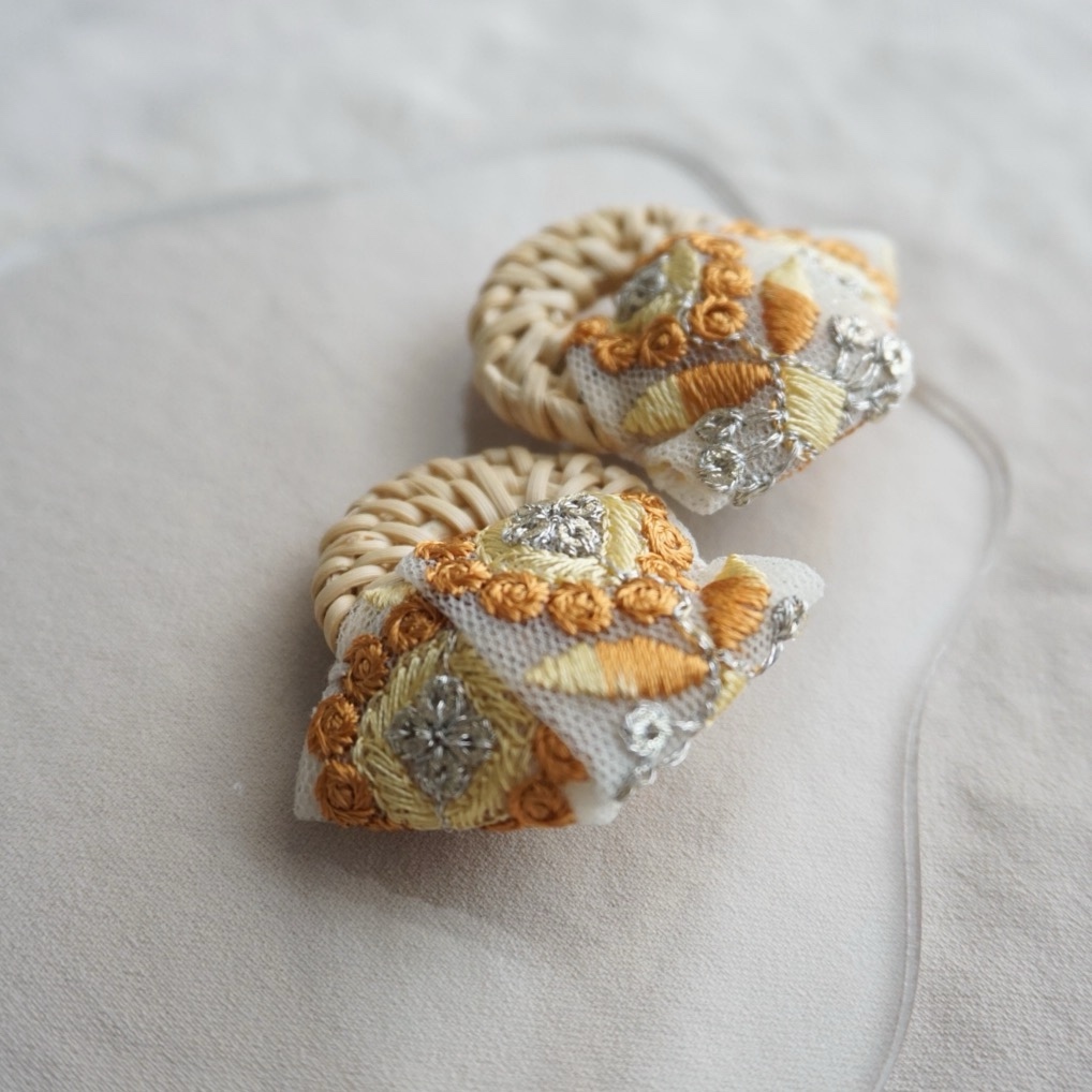 夏のおでかけ インド刺繍リボン （ひまわり） × ラタン 大ぶり — 7枚目
